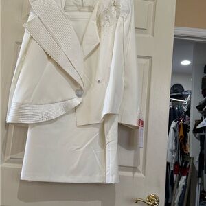 Elegant 2-Piece Ivory Suit by Especially Yours – Size 20W